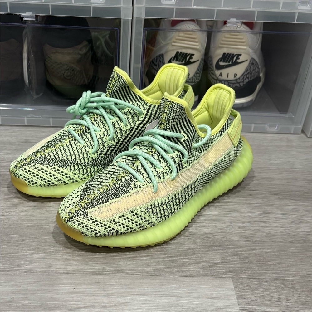 Yeezy 350 dead stock
